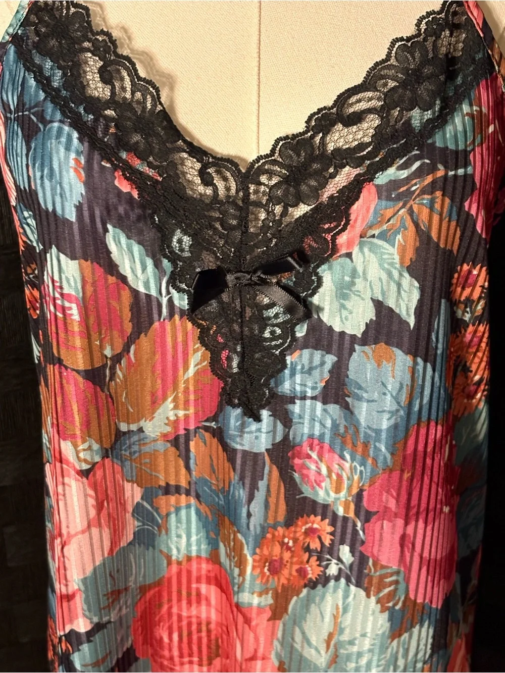 VTG 80s Claudia Phillips Floral Plisse Pleated Slip Dress Nightgown Black Lace